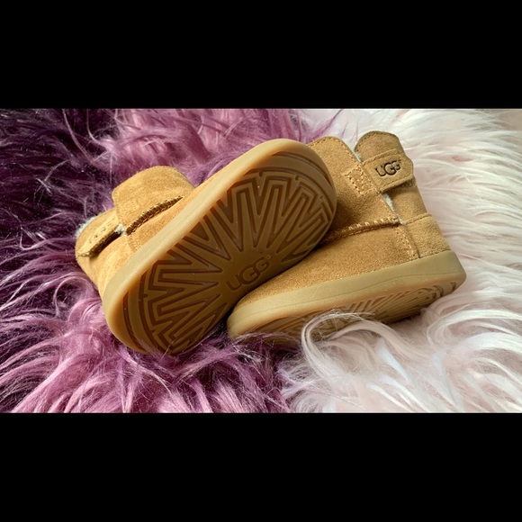 EUC Toddler Uggs SOLD - Picture 3 of 4